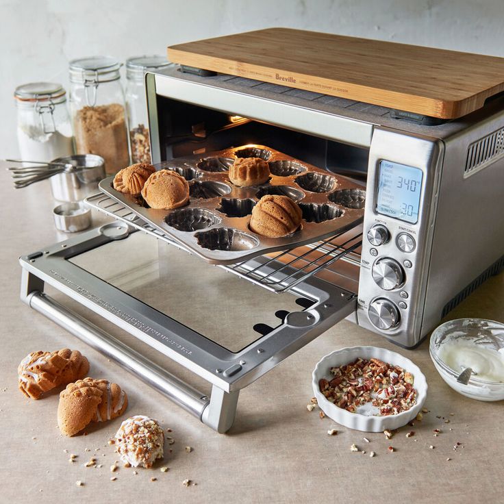 Learn how to clean a really dirty oven 