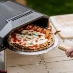 how do pizza ovens work